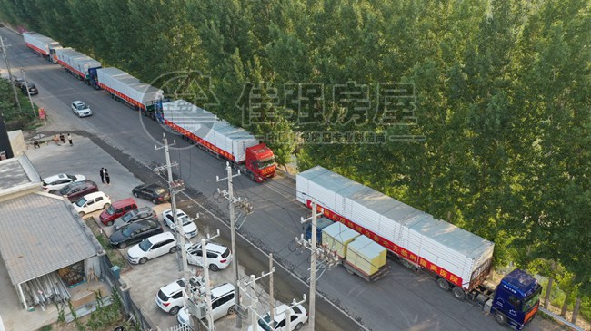 佳強(qiáng)打包箱式房廠家運(yùn)輸車(chē)隊(duì)